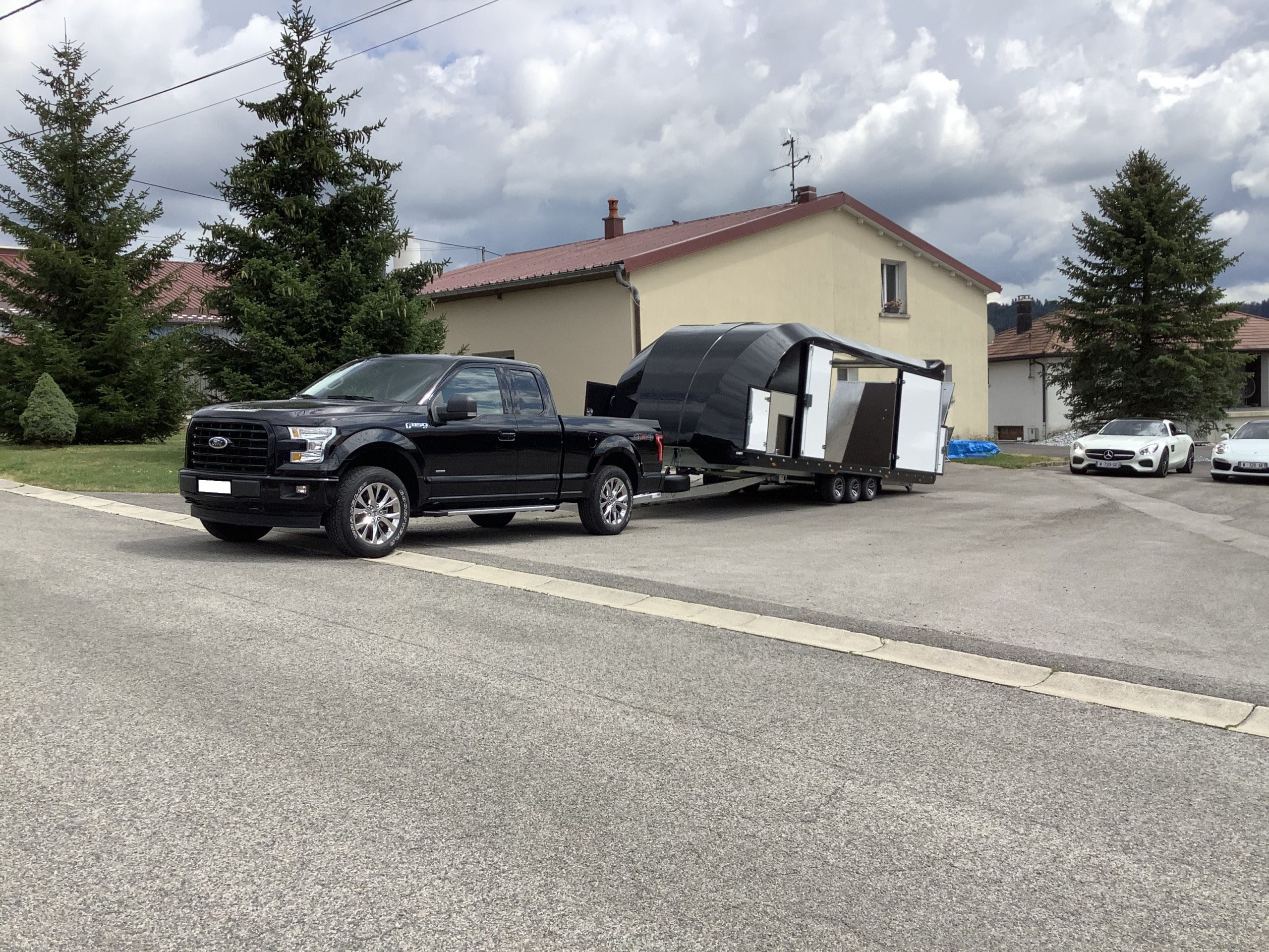 Transport voiture - Pick-up Ford et remorque sécurisée